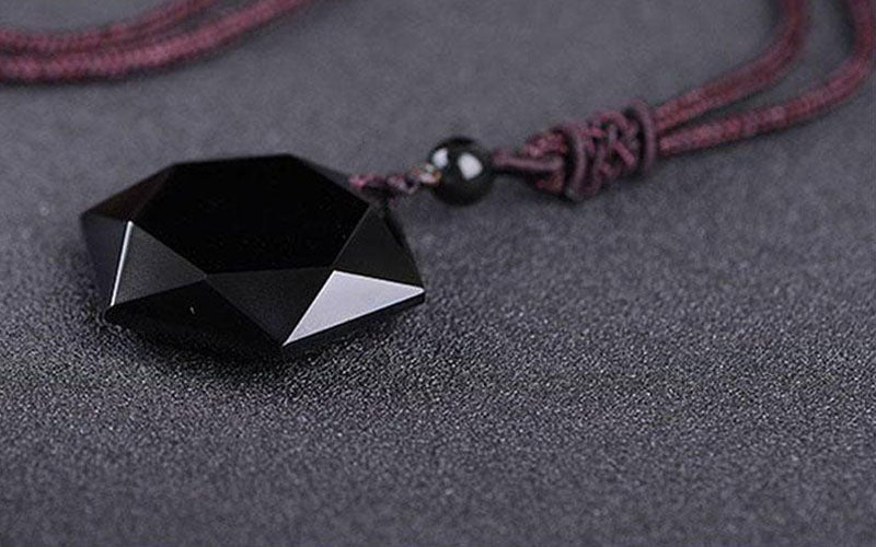 how to spot real obsidian jewelry